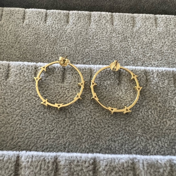 Melinda Maria front facing hoop/studs - Picture 2 of 3